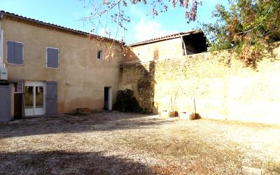 Maison de village avec jardin