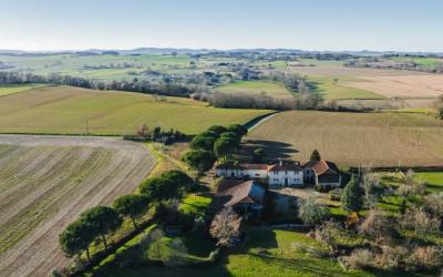 Demeure Gasconne dominante avec terres et bois